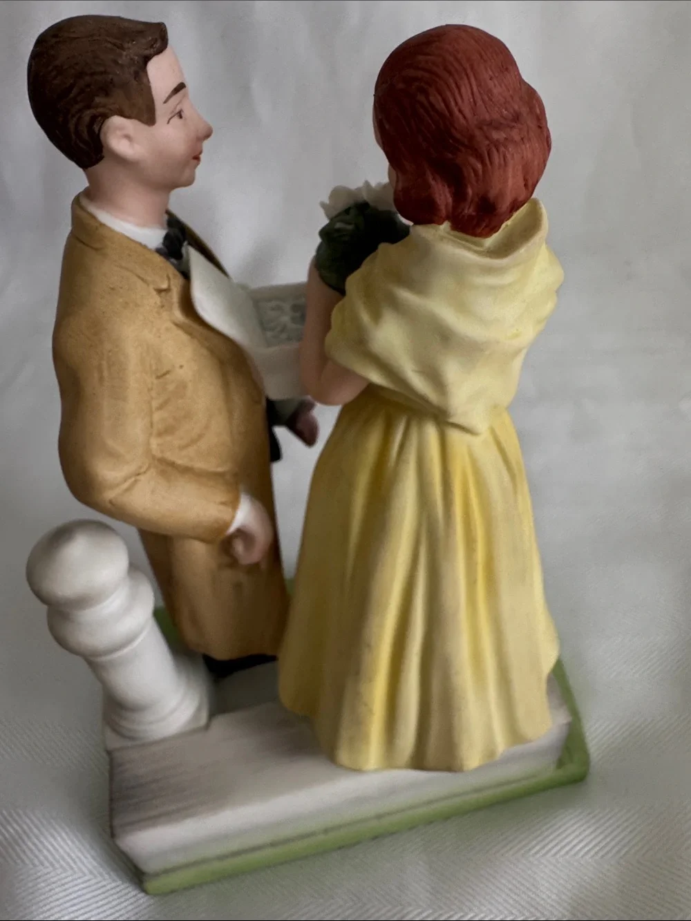 Norman Rockwell Yellow Couple Figurine - Decorative Home Party Accent
